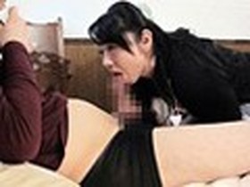 僕が童貞と知ったお母さん達が筆おろしをしようと誘惑してきた！　サンプル画像02